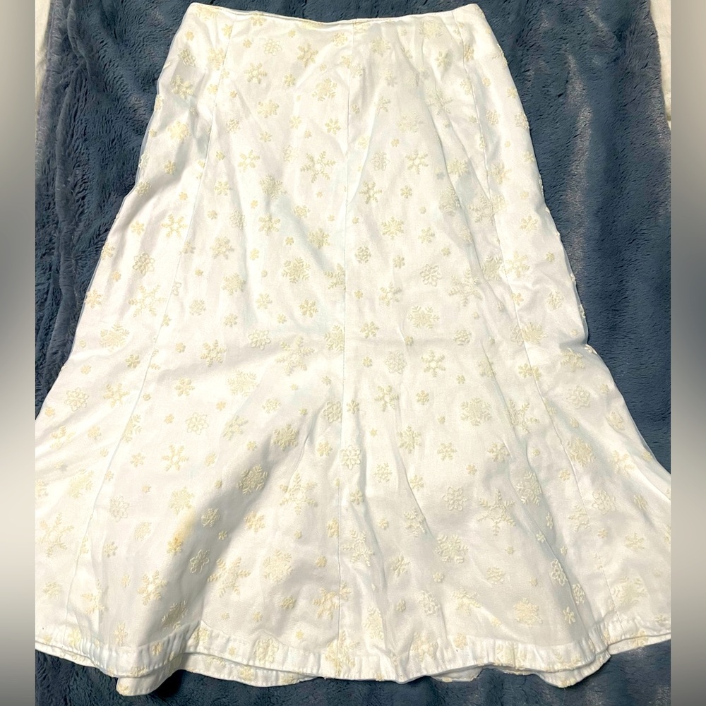 Cute white skirt with cream snowflake stitching